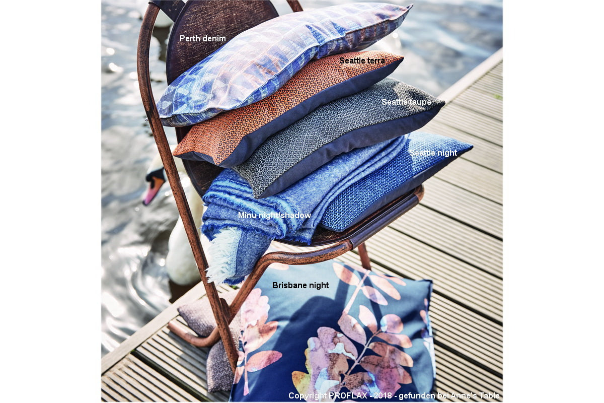 Perth, Alloverdruck, unregelmäßige Dreiecke, Kissen 50x50cm, denim