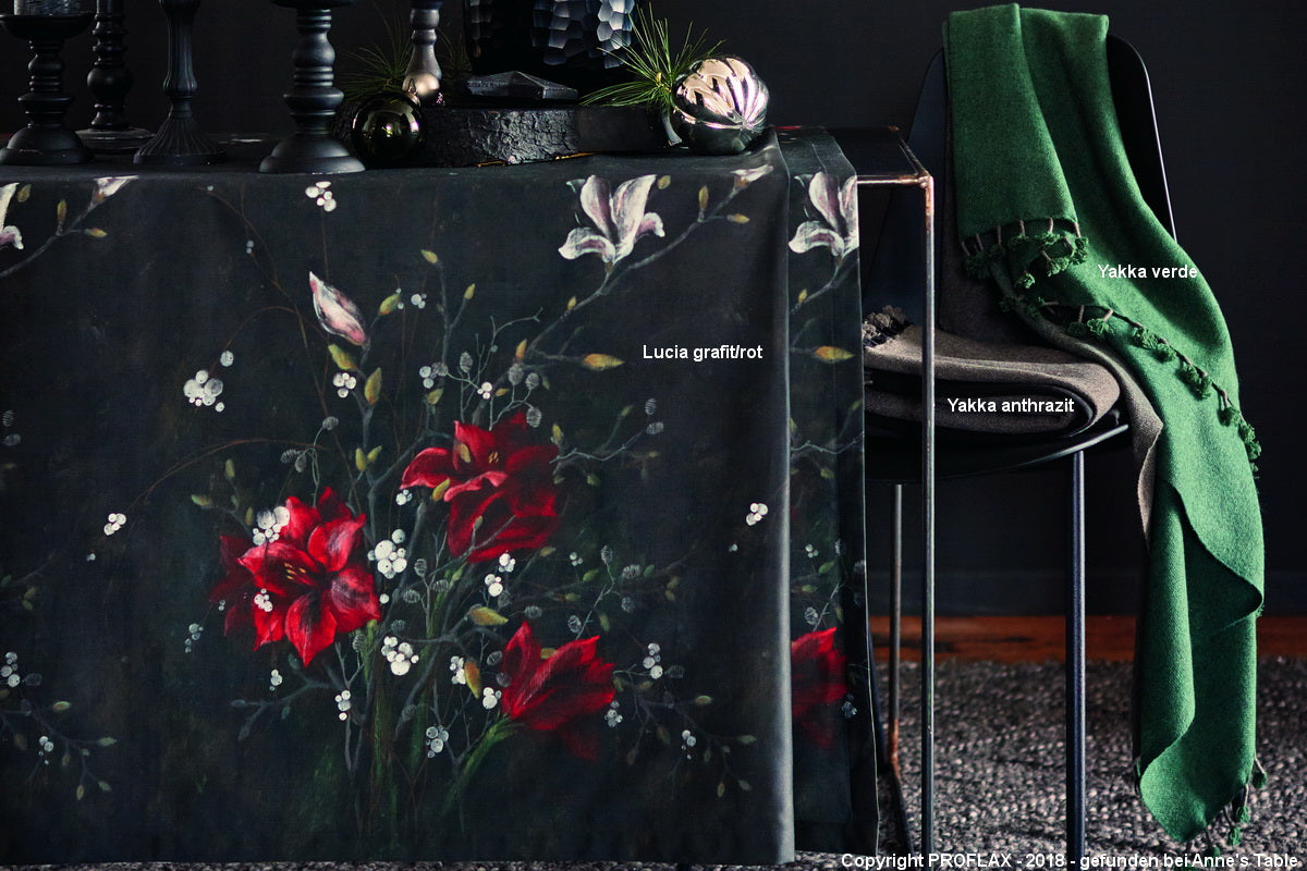 Lucia 1, Digitaldruck, Amaryllis, dunkler Fond, Satin, Kissen, 50x50cm, grafit/rot