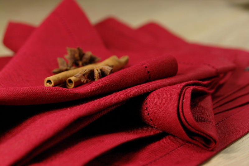 Serviette Ebba, dunkelrot, 50x50cm, Hohlsaum