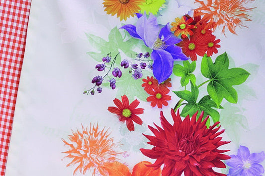 Fiorella, Digitaldruck mit Blumenmotiven, Farbe mango, Kissen 40x40cm