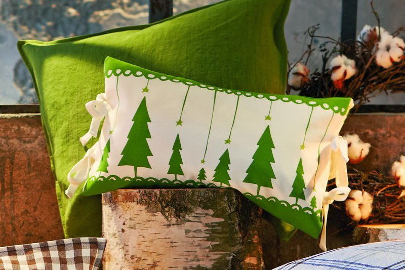 Joris, weihnachtlicher Druck, rot, Kissenhülle m. Hotelverschluss + Schleifen 28x44cm