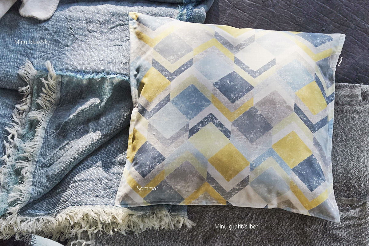 Sommar, Grafischer Alloverdruck, Rauten/Würfel, Tischläufer 50x140cm, sky/yellow