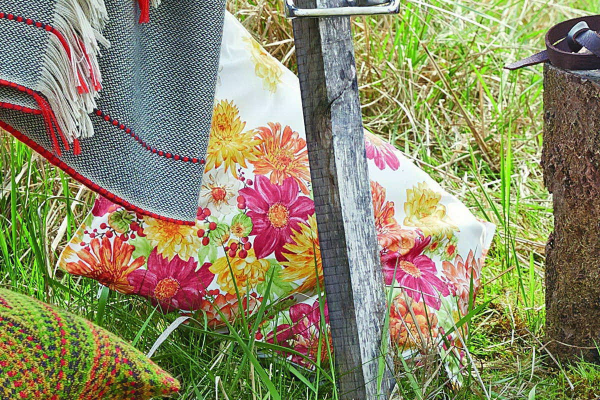 Galizia, Druck mit Herbstblumen, Kissenhülle 40x40cm